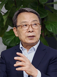 신  세  돈 교수